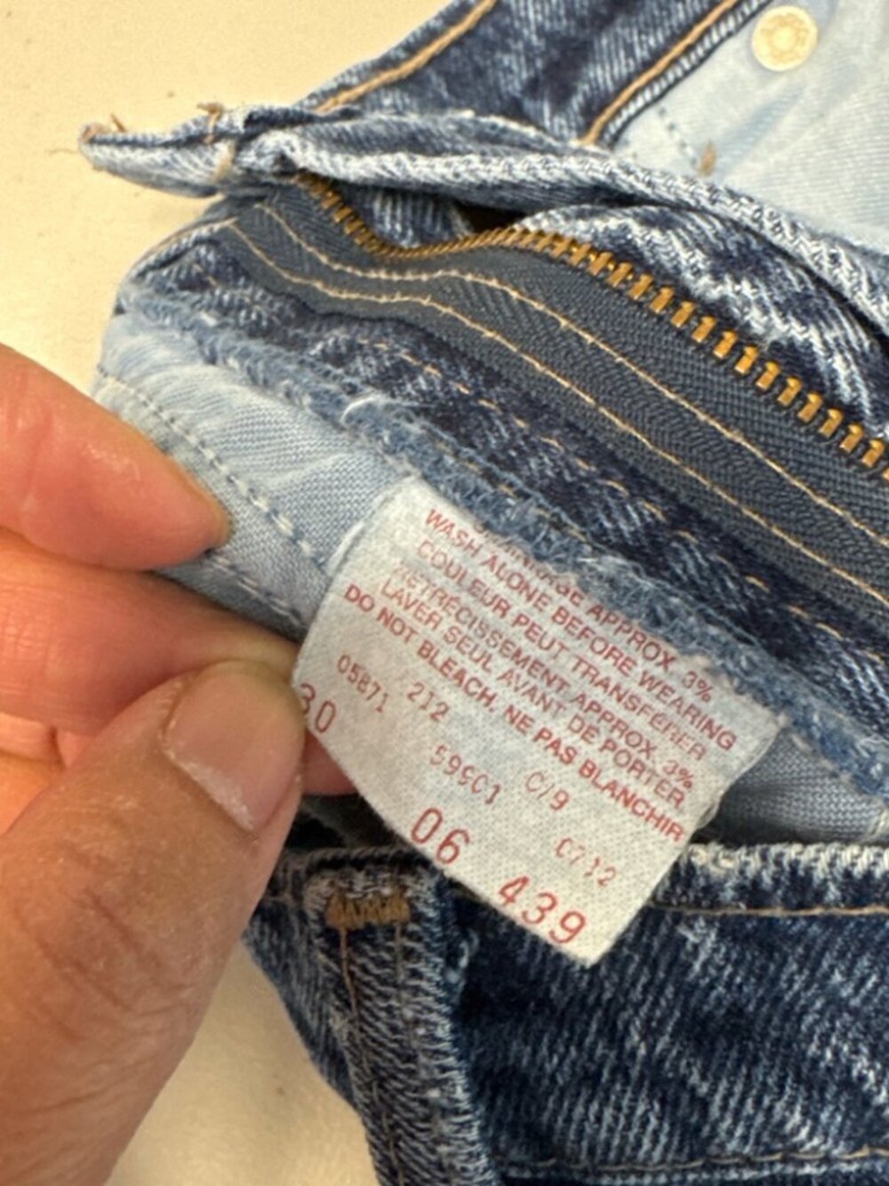 Levis Vintage 90s Distressed Blue Jeans 30 High Rise Mom Fit  Grunge Retro Chic - Picture 15 of 16